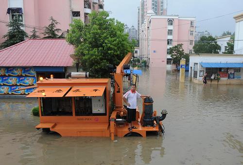 高清组图：合肥突降暴雨 市区内涝严重
